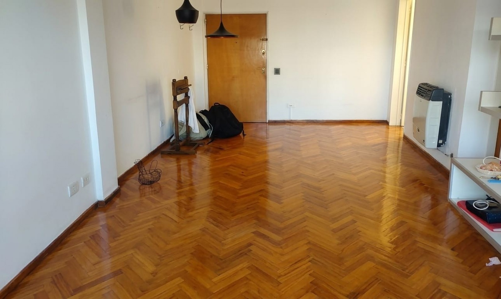 Semipiso al frente 2 dormitorios excelente ubicacion Italia al 1500