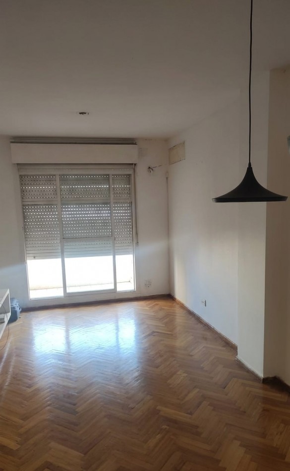 Semipiso al frente 2 dormitorios excelente ubicacion Italia al 1500