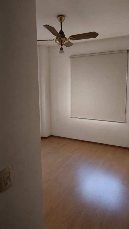 Semipiso al frente 2 dormitorios excelente ubicacion Italia al 1500