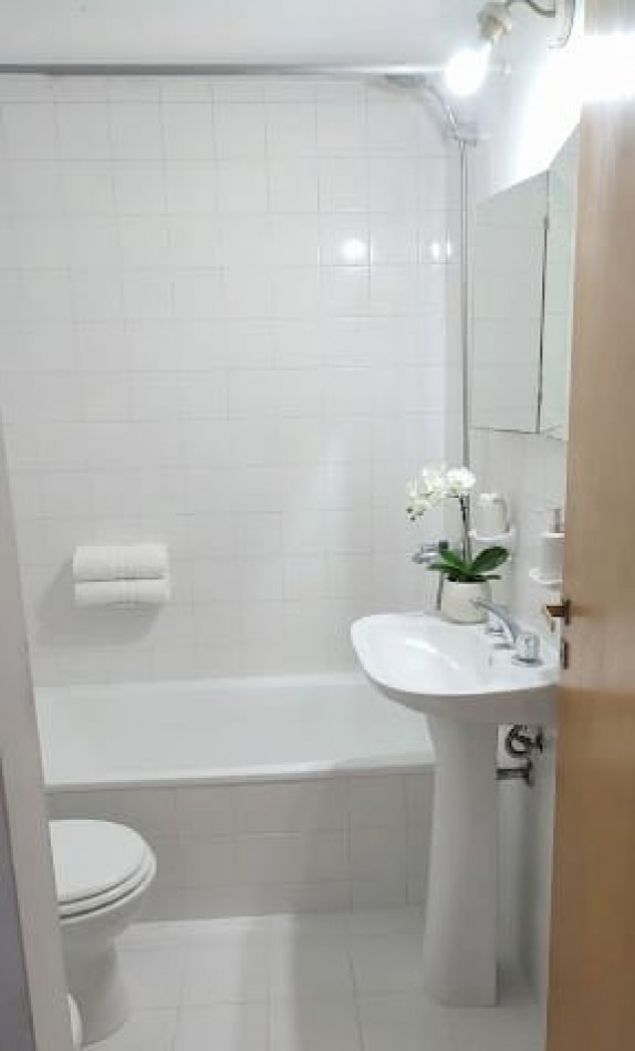 Semipiso al frente 2 dormitorios excelente ubicacion Italia al 1500