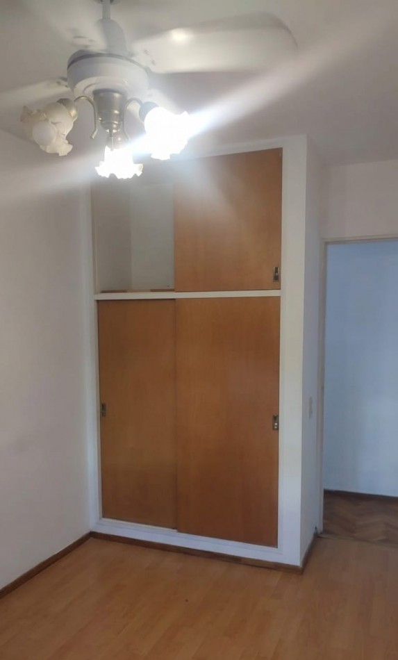 Semipiso al frente 2 dormitorios excelente ubicacion Italia al 1500