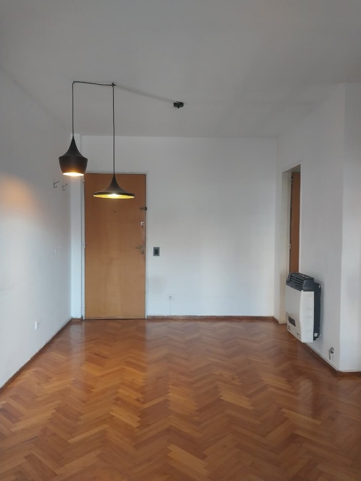 Semipiso al frente 2 dormitorios excelente ubicacion Italia al 1500