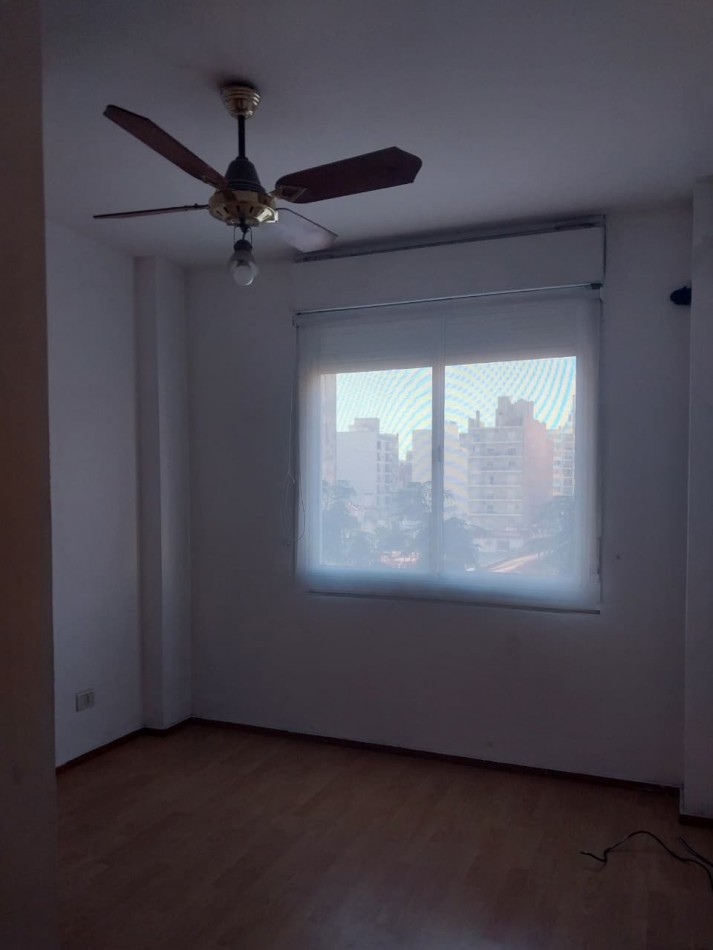 Semipiso al frente 2 dormitorios excelente ubicacion Italia al 1500