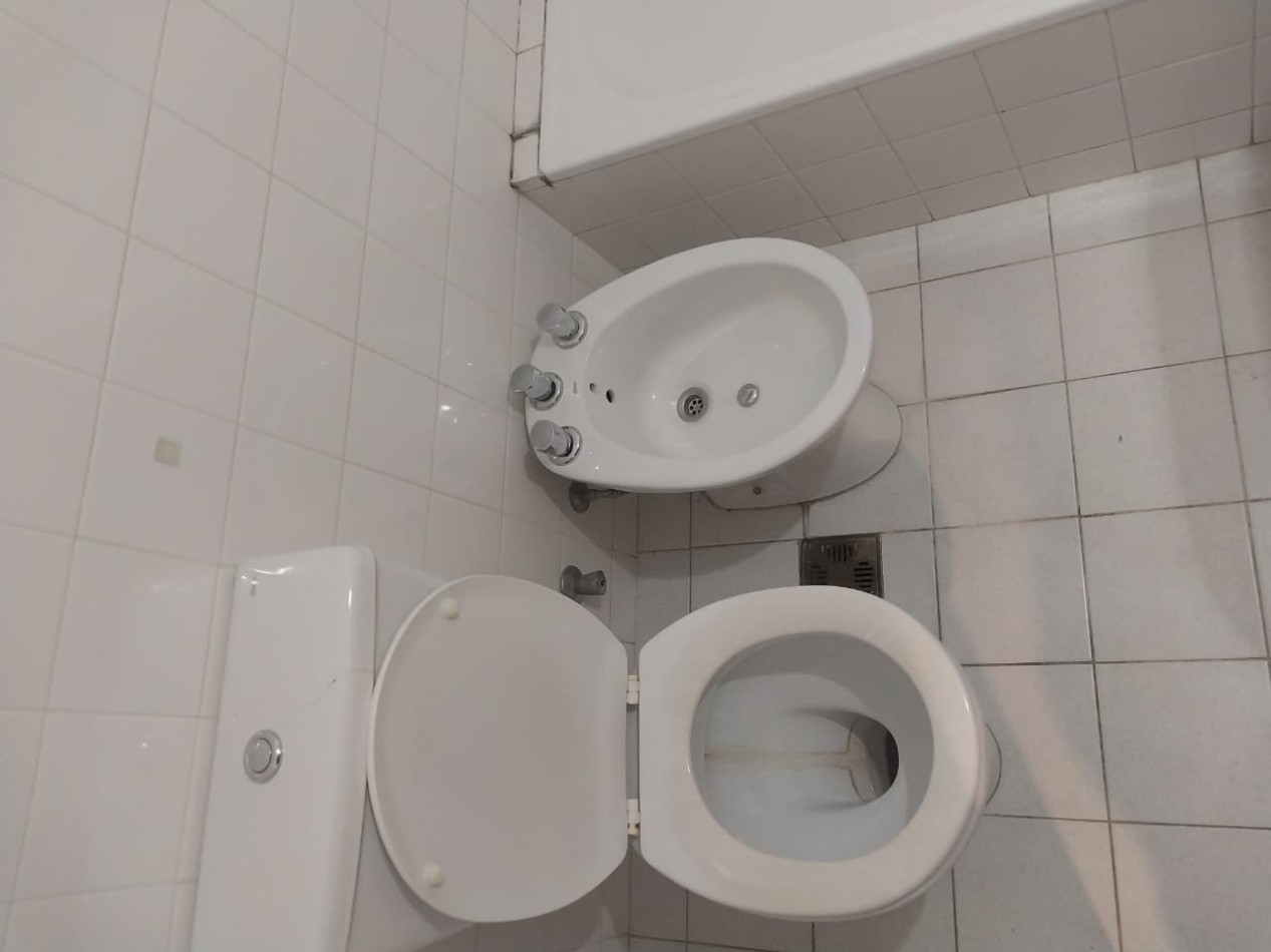 Semipiso al frente 2 dormitorios excelente ubicacion Italia al 1500