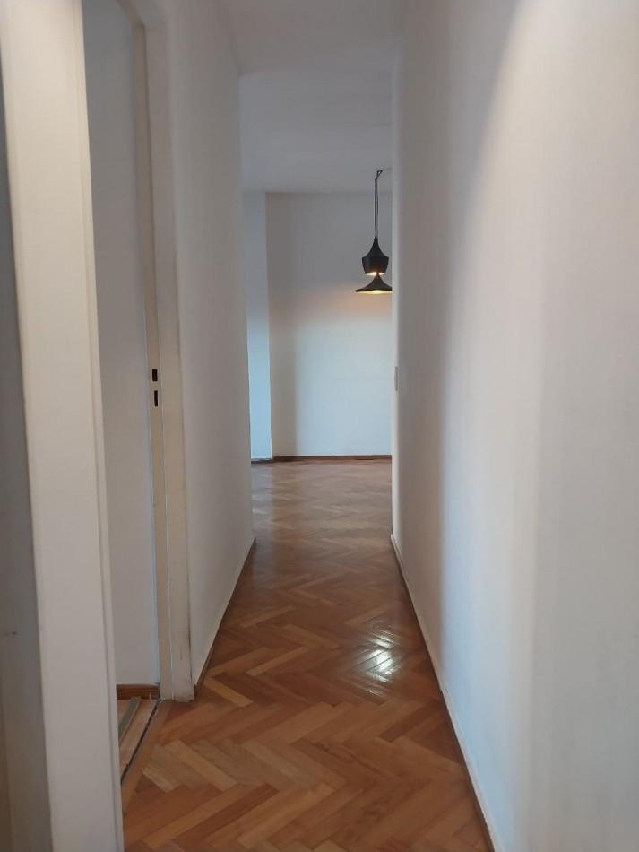 Semipiso al frente 2 dormitorios excelente ubicacion Italia al 1500