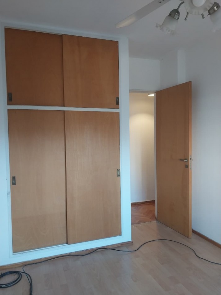 Semipiso al frente 2 dormitorios excelente ubicacion Italia al 1500