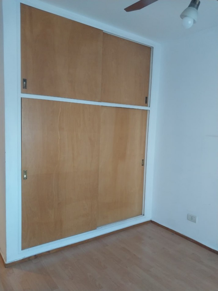 Semipiso al frente 2 dormitorios excelente ubicacion Italia al 1500