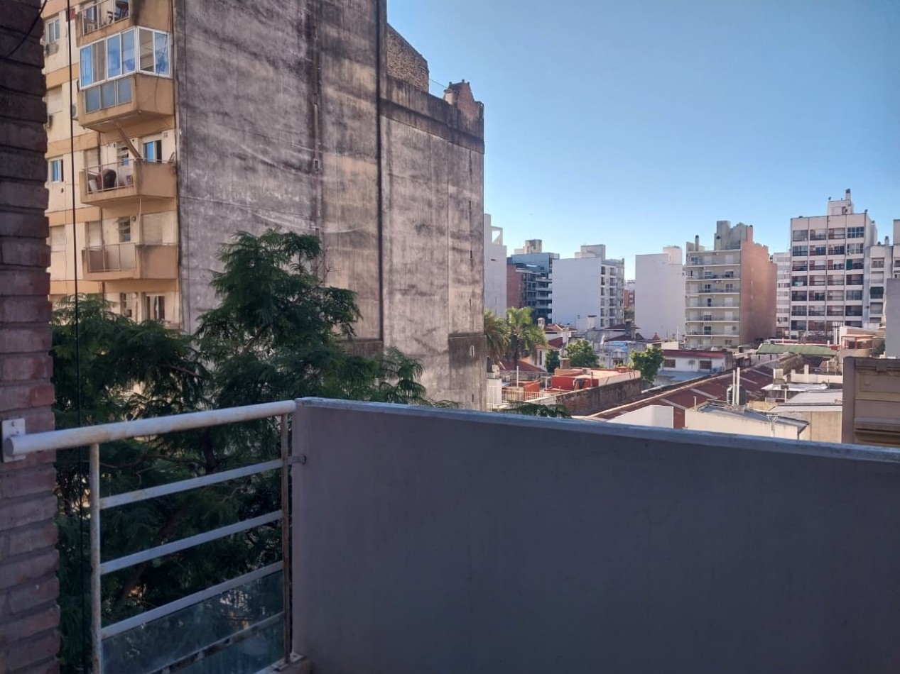 Semipiso al frente 2 dormitorios excelente ubicacion Italia al 1500