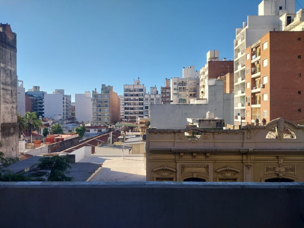 Semipiso al frente 2 dormitorios excelente ubicacion Italia al 1500