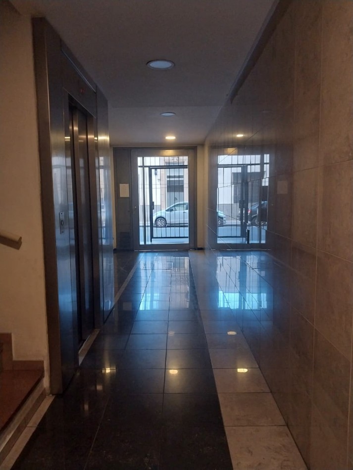 Semipiso al frente 2 dormitorios excelente ubicacion Italia al 1500