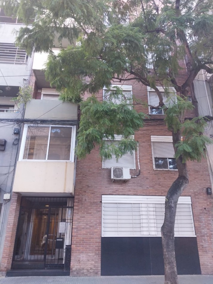Semipiso al frente 2 dormitorios excelente ubicacion Italia al 1500