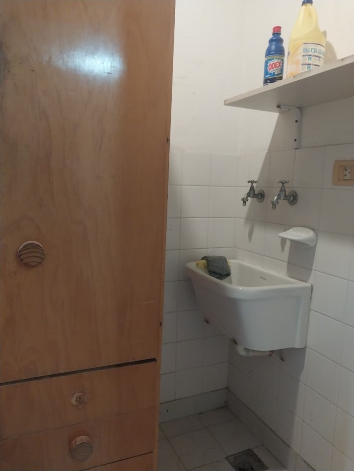 Semipiso al frente 2 dormitorios excelente ubicacion Italia al 1500