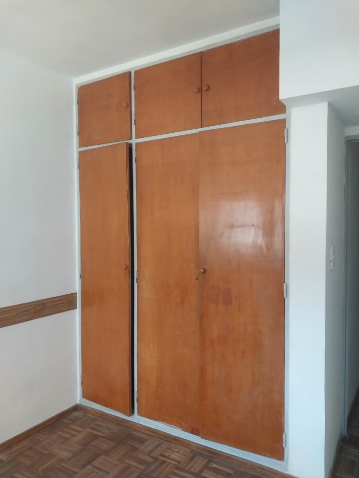 Departamento Semipiso al Frente 2 Dormitorios con Cochera Italia N°164 Valor Negociable