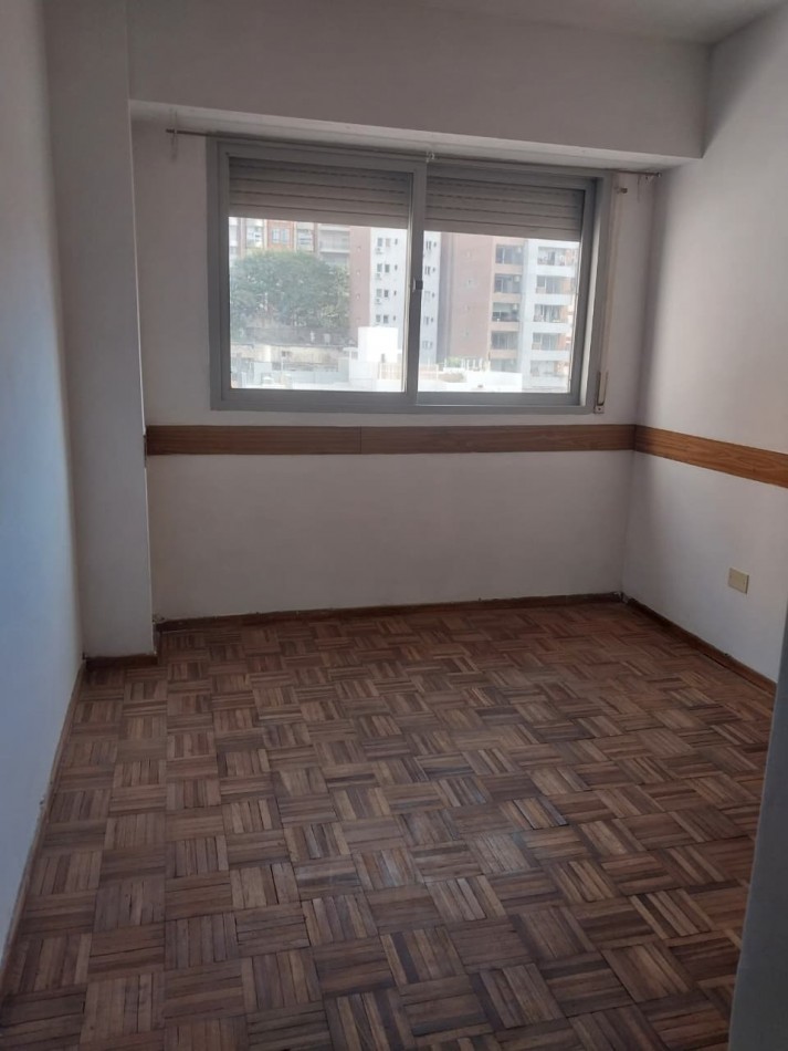 Departamento Semipiso al Frente 2 Dormitorios con Cochera Italia N°164 Valor Negociable