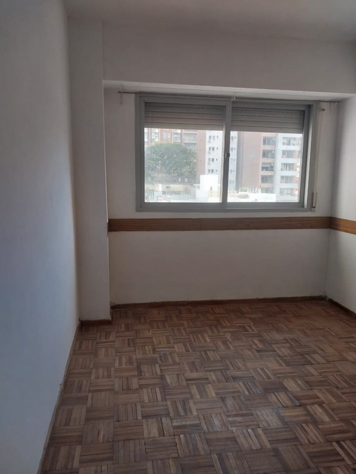 Departamento Semipiso al Frente 2 Dormitorios con Cochera Italia N°164 Valor Negociable