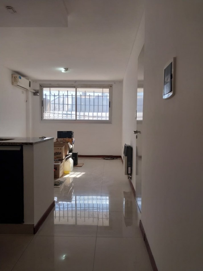 Semipiso al frente con Balcon cerrado al contrafrente excelente estado ventilacion cruzada