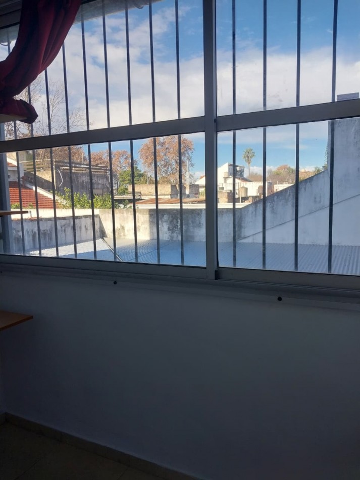 Semipiso al frente con Balcon cerrado al contrafrente excelente estado ventilacion cruzada