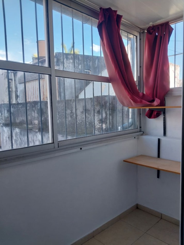 Semipiso al frente con Balcon cerrado al contrafrente excelente estado ventilacion cruzada
