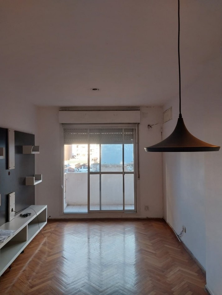 Semipiso al frente 2 dormitorios excelente ubicacion Italia al 1500