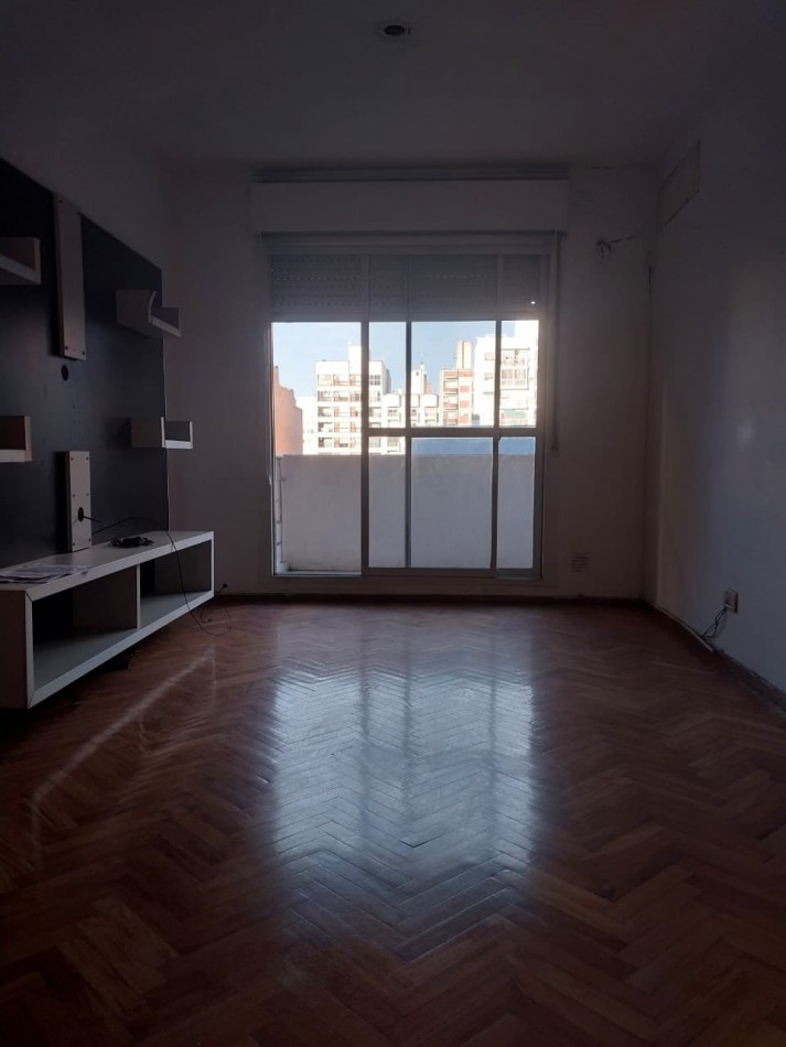 Semipiso al frente 2 dormitorios excelente ubicacion Italia al 1500