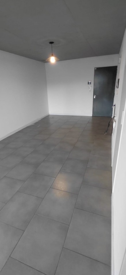 ALQUILER MONOAMBIEN 2 PISO AL FRENTE CON AMPLIO BALCON ZONA PARQUE INDEPENDENCIA SEMINUEVO