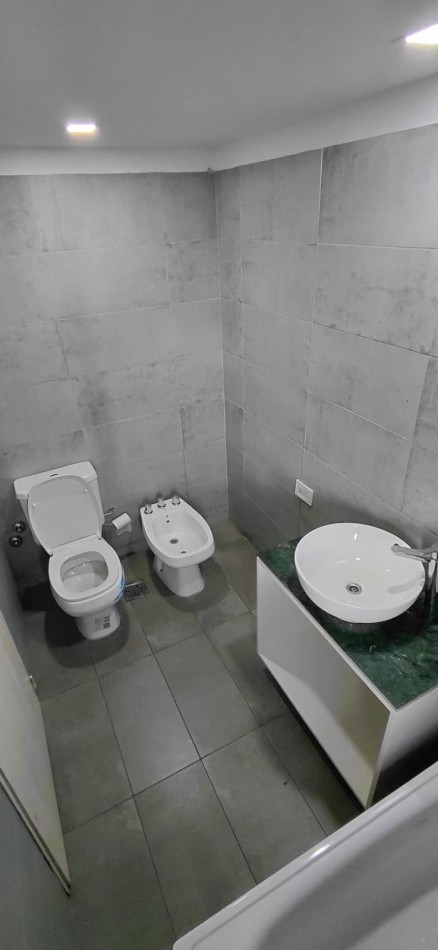 ALQUILER MONOAMBIEN 2 PISO AL FRENTE CON AMPLIO BALCON ZONA PARQUE INDEPENDENCIA SEMINUEVO