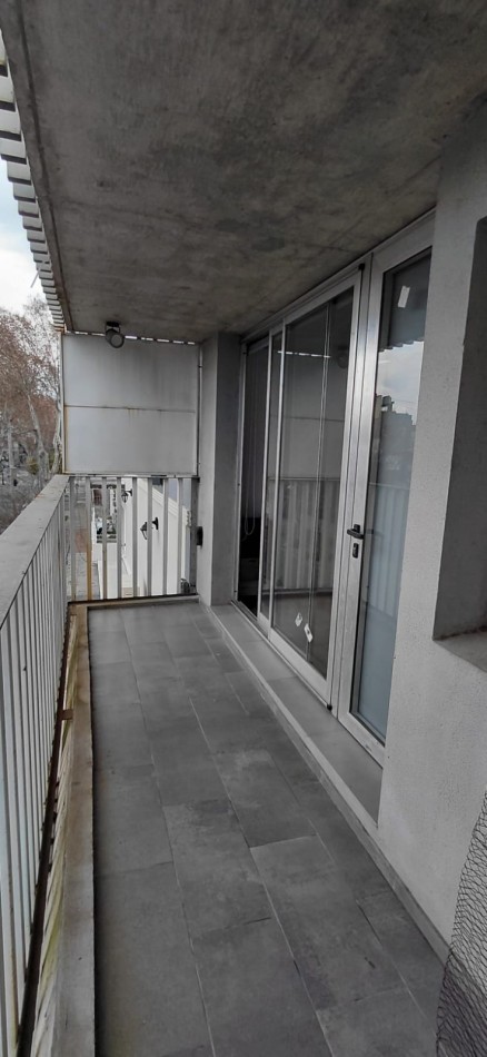 ALQUILER MONOAMBIEN 2 PISO AL FRENTE CON AMPLIO BALCON ZONA PARQUE INDEPENDENCIA SEMINUEVO