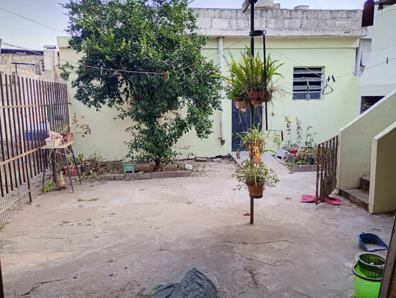 Departamento interno de Pasillo Unico de 2 Dormitorios con Patio Parrillero