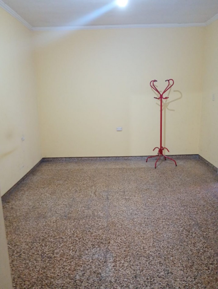 Departamento interno de Pasillo Unico de 2 Dormitorios con Patio Parrillero