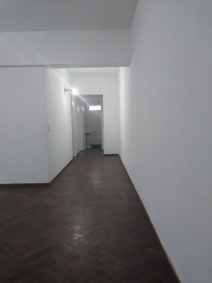 Departamento amplio al contrafrente 2 dormitorios con placares zona Parque España 