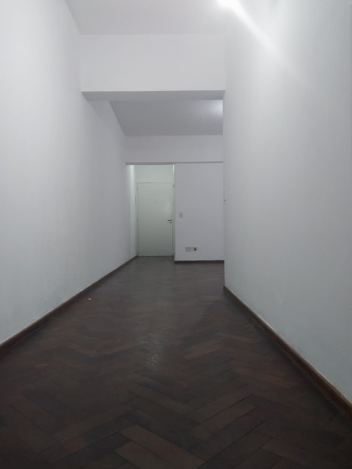 Departamento amplio al contrafrente 2 dormitorios con placares zona Parque España 