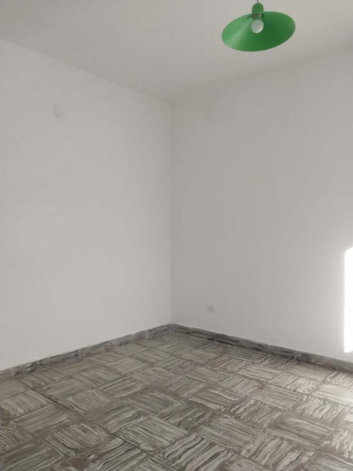 Departamento interno de pasillo sin expensas 1 dormitorio con patio balcon