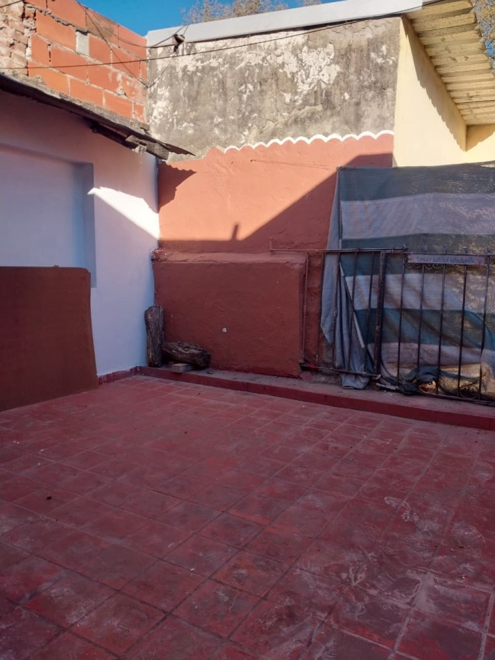 Departamento interno de pasillo sin expensas 1 dormitorio con patio balcon