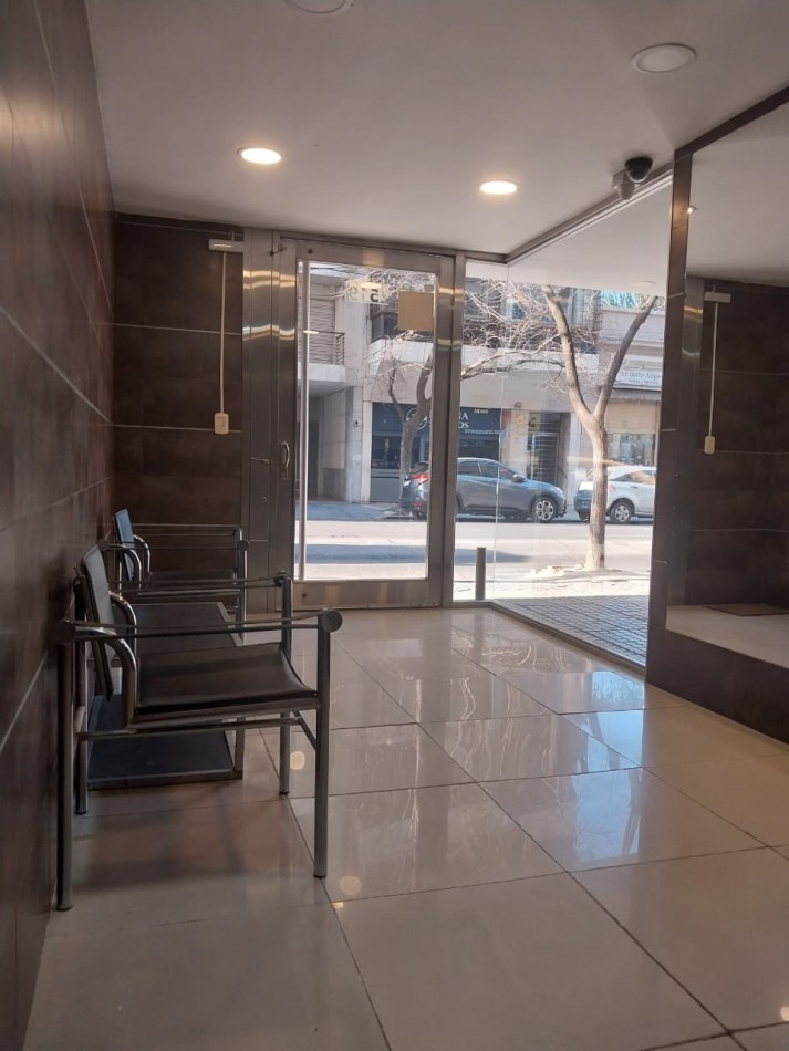Departamento semipiso al frente con doble balcon 7° piso Cordoba al 2500