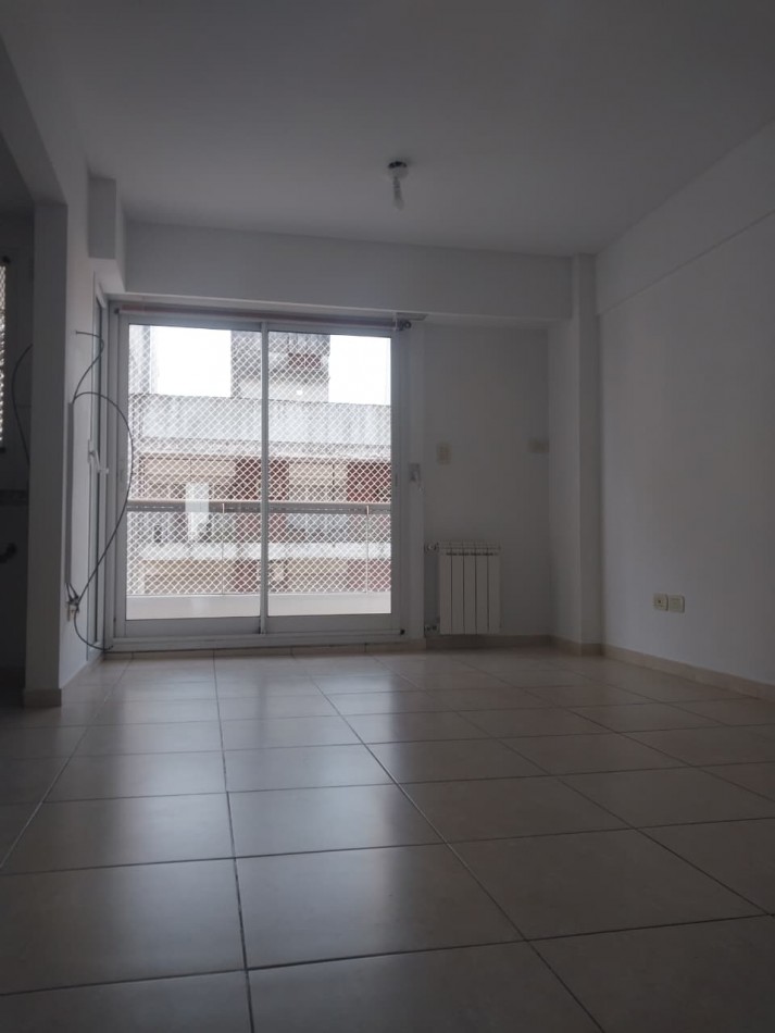 Departamento semipiso al frente con doble balcon 7° piso Cordoba al 2500