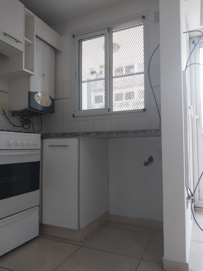 Departamento semipiso al frente con doble balcon 7° piso Cordoba al 2500