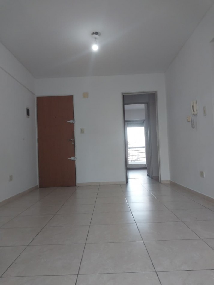 Departamento semipiso al frente con doble balcon 7° piso Cordoba al 2500