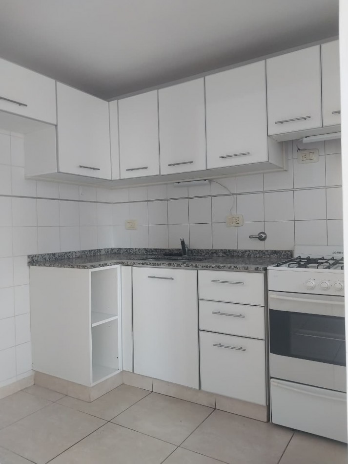 Departamento semipiso al frente con doble balcon 7° piso Cordoba al 2500