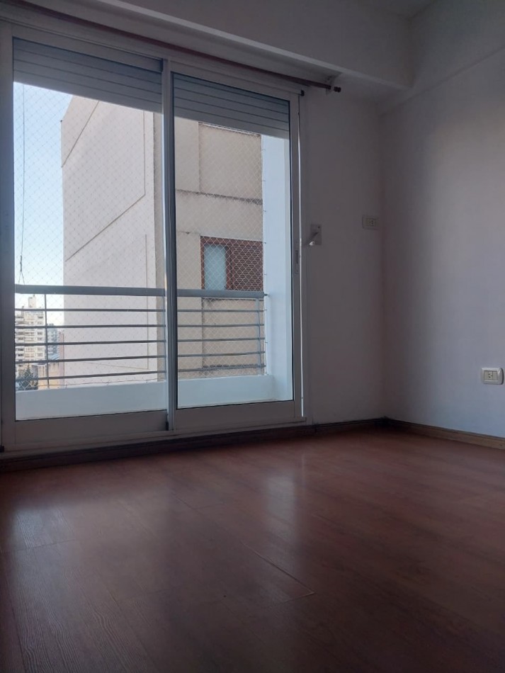 Departamento semipiso al frente con doble balcon 7° piso Cordoba al 2500