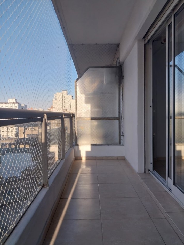 Departamento semipiso al frente con doble balcon 7° piso Cordoba al 2500