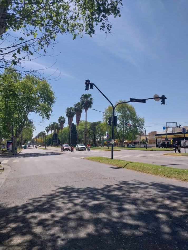 Casa Interna con pasillo Vehicular a posibilidad de remodelacion con cochera 2 dormitorios sin expensas 