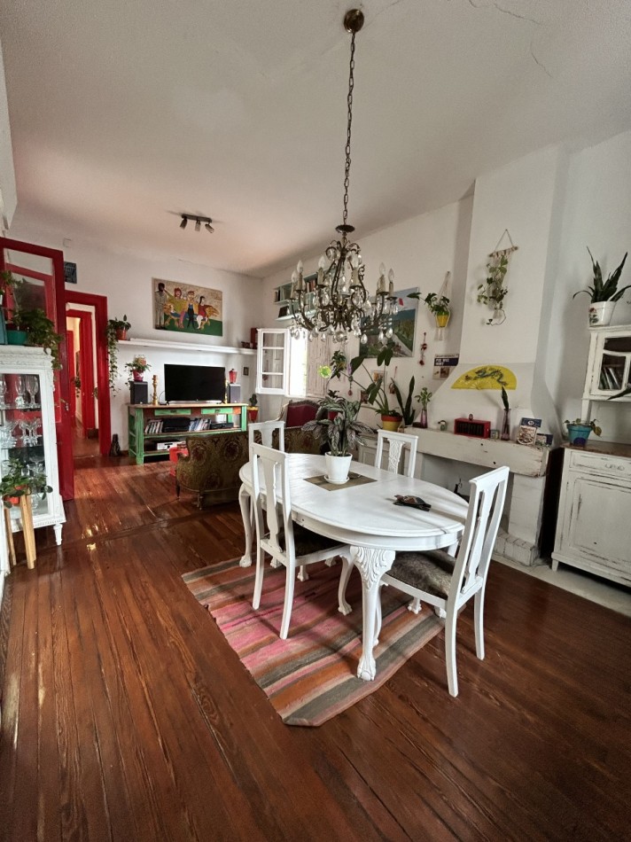 Casa en planta alta reciclada a nuevo de estilo artistico /  ideal para familia / estudio / emprendimientos - 320,78 m² - Barrio Abasto