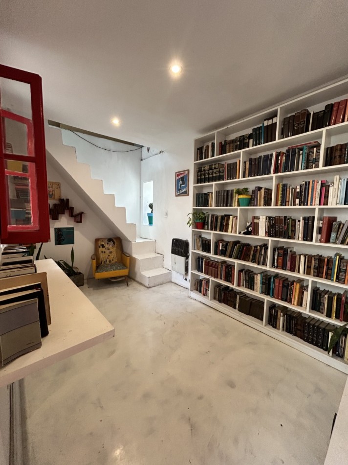 Casa en planta alta reciclada a nuevo de estilo artistico /  ideal para familia / estudio / emprendimientos - 320,78 m² - Barrio Abasto
