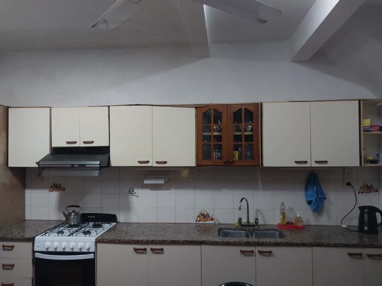 Departamento Interno de Pasillo sin expensas amplio 2 plantas patio terraza asador se aceptar permuta por inferior con patio zona centro