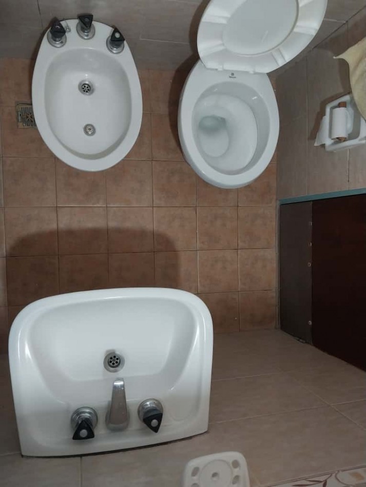 Departamento Interno de Pasillo sin expensas amplio 2 plantas patio terraza asador se aceptar permuta por inferior con patio zona centro