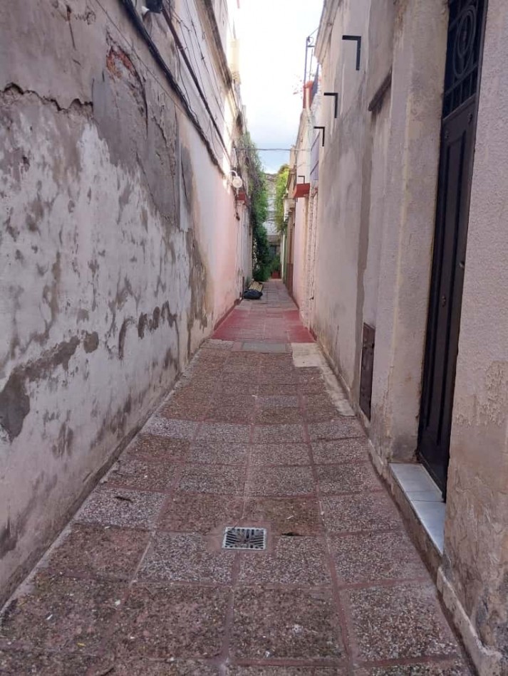 Departamento Interno de Pasillo sin expensas amplio 2 plantas patio terraza asador se aceptar permuta por inferior con patio zona centro