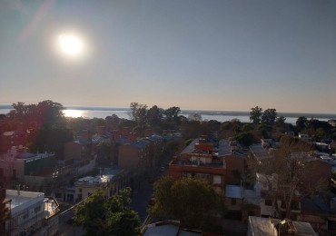 Departamento Semipiso de 3 dormitorios con amplia vista al rio zona de facultades / parque Urquiza. buena rentabilidad.