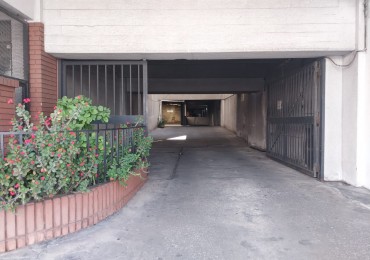 COCHERA ZONA CENTRO A METROS DE PELLEGRINI CON BAULERA PLANTA BAJA FACIL ACCESO