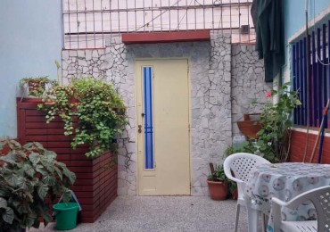 Departamento Interno de Pasillo sin expensas amplio 2 plantas patio terraza asador se aceptar permuta por inferior con patio zona centro