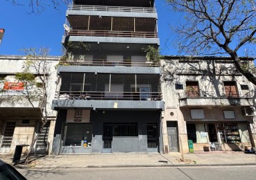 Departamento contrafrente lateral con balcon 1 dormitorios reciclado excelente ubicacion centrica  opcion amoblado bajas expensas